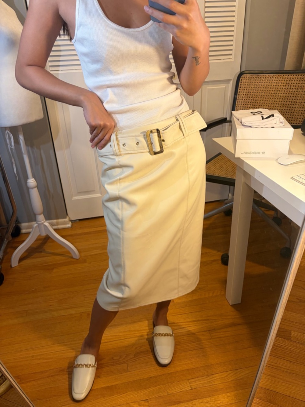 SCHUTZ Arissa Mules Ivory Leather Chain-Trim Slides - Picture 7 of 7